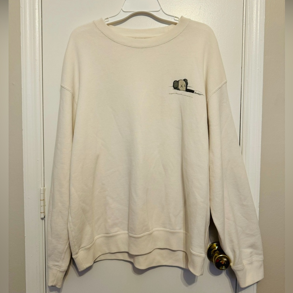 Kaws x UT Limited Edition Sweater Sweatshirt Size XL
